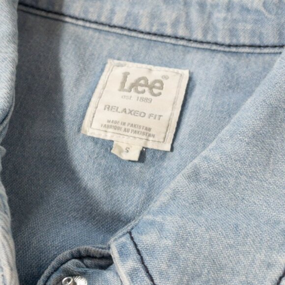 Lee Relaxed Fit Denim Crop Top Button Down Pockets SZ S Light Blue Long Sleeve - Picture 4 of 11